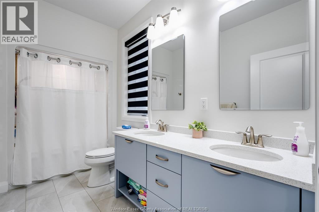 188 County Rd 27 East, Cottam, ON - Indoor Photo Showing Bathroom