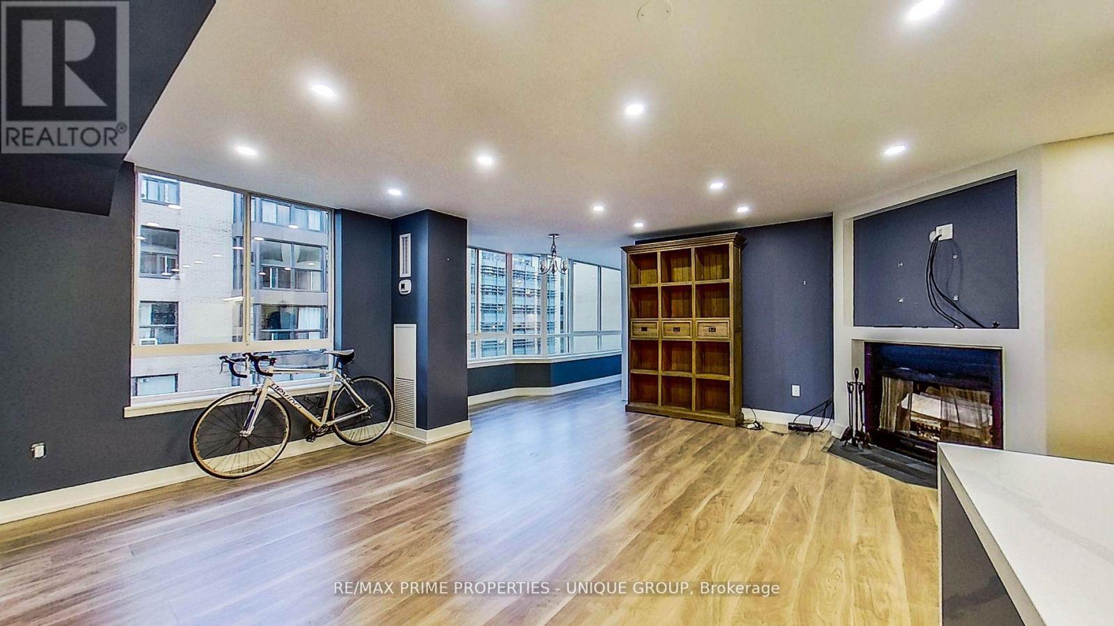 1106 - 211 St Patrick Street, Toronto, ON - Indoor