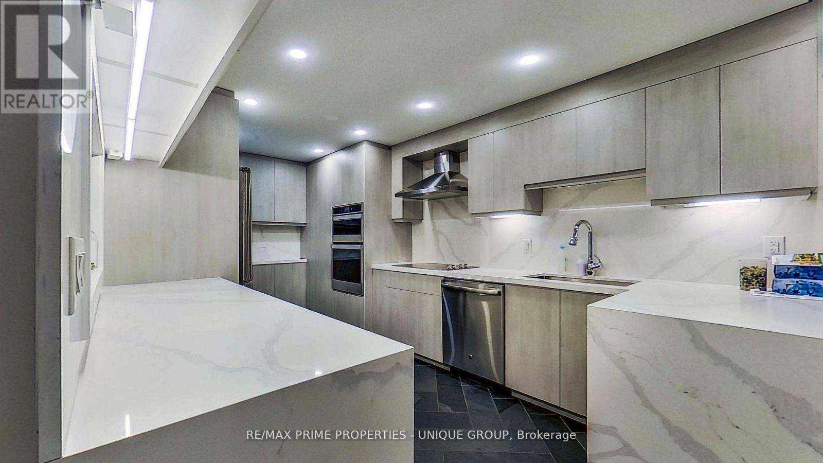 1106 - 211 St Patrick Street, Toronto, ON - Indoor Photo Showing Kitchen With Upgraded Kitchen