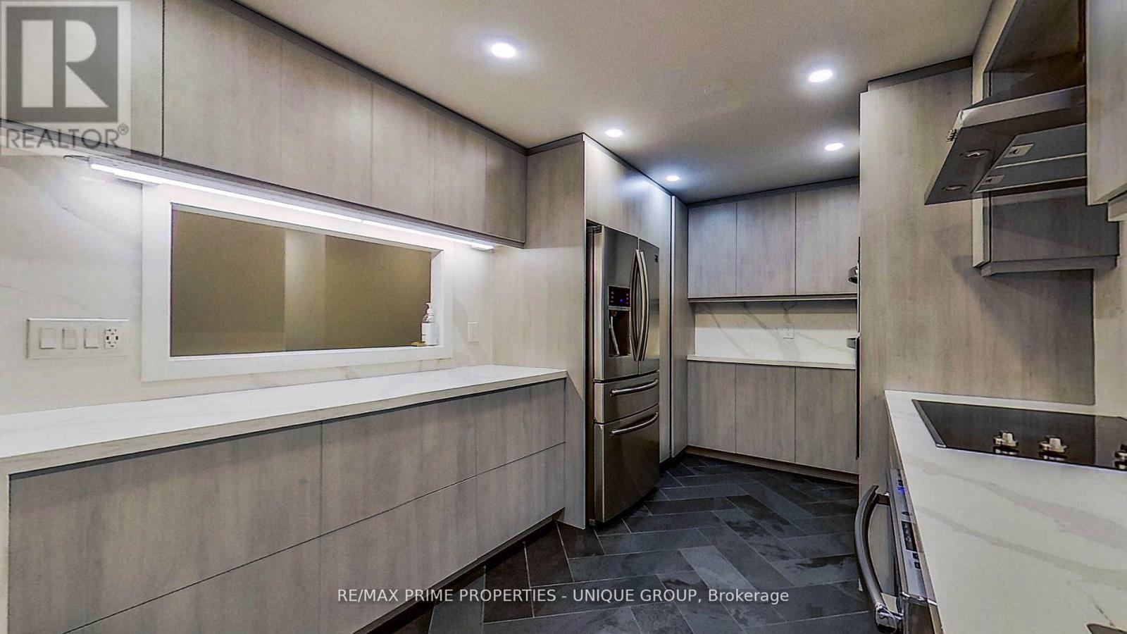 1106 - 211 St Patrick Street, Toronto, ON - Indoor Photo Showing Kitchen