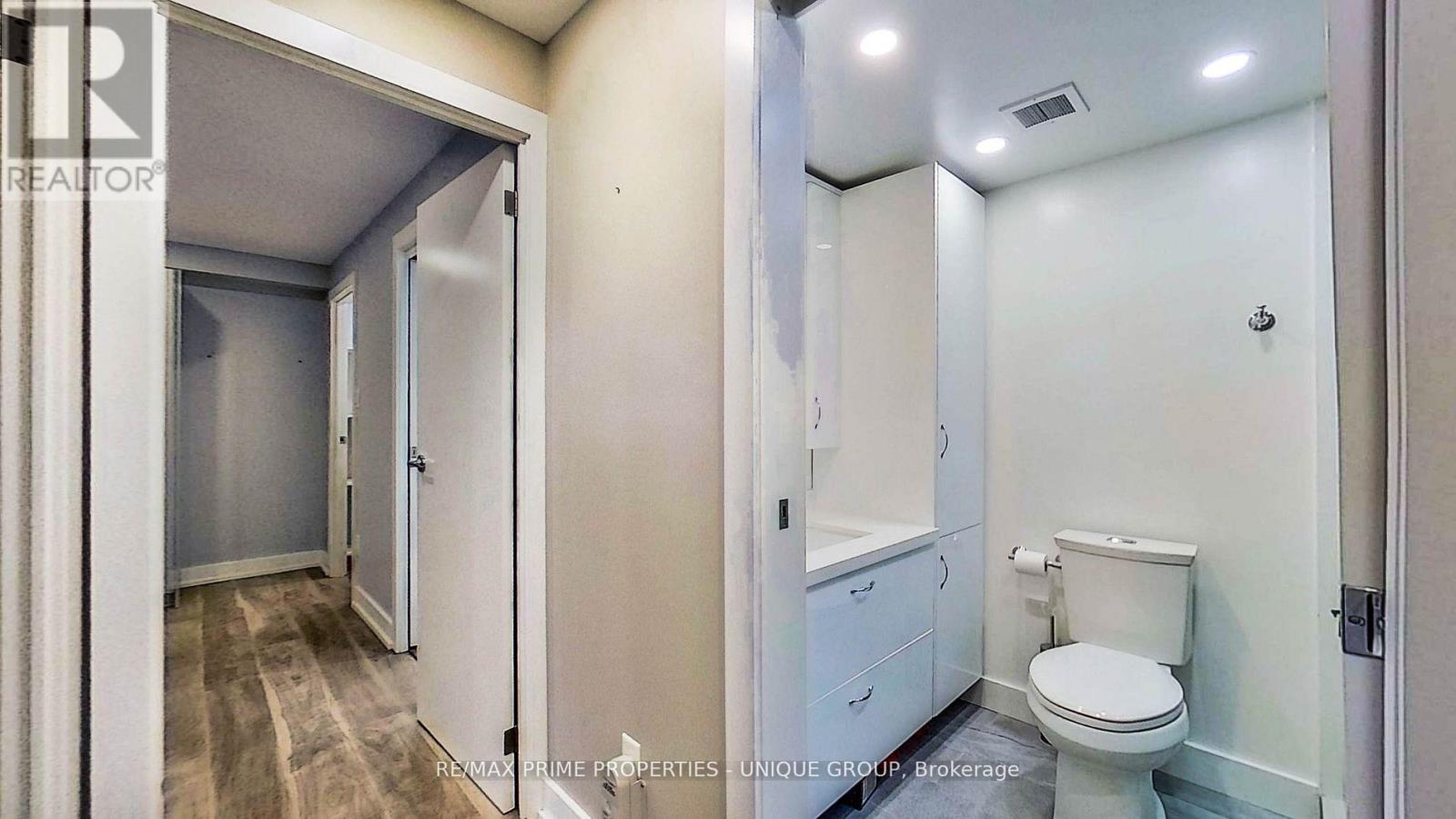 1106 - 211 St Patrick Street, Toronto, ON - Indoor Photo Showing Bathroom