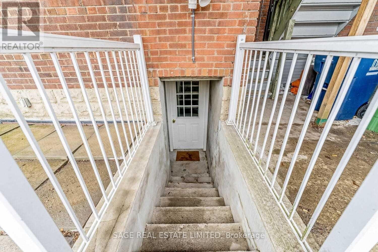 1 - 118 Braemar Avenue, Toronto, ON - Outdoor