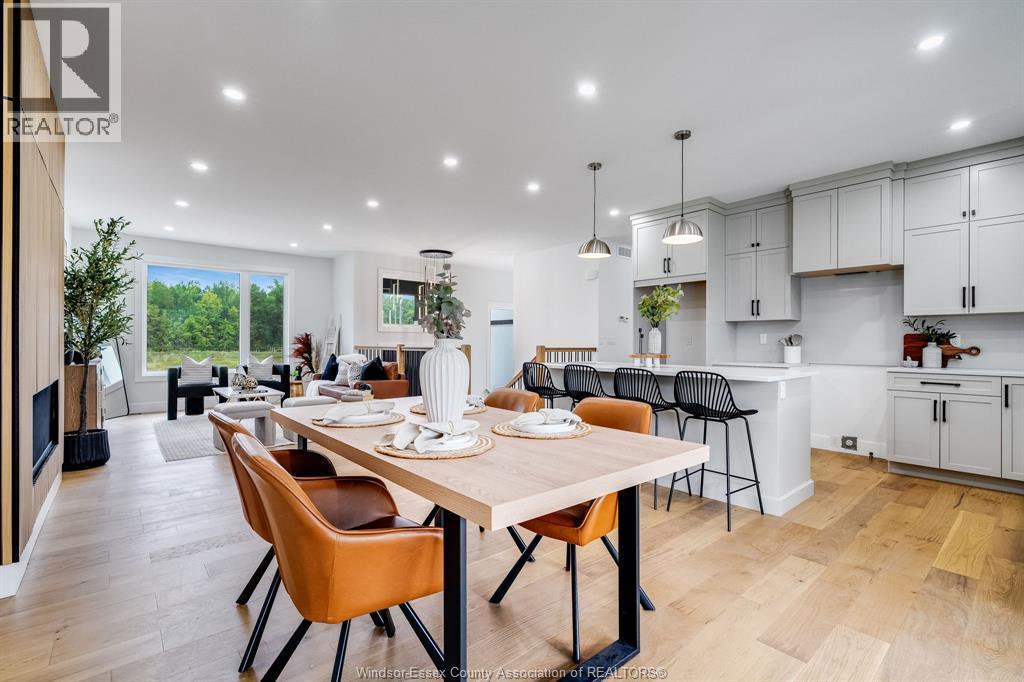 8323 Annie, Mcgregor, ON - Indoor Photo Showing Other Room