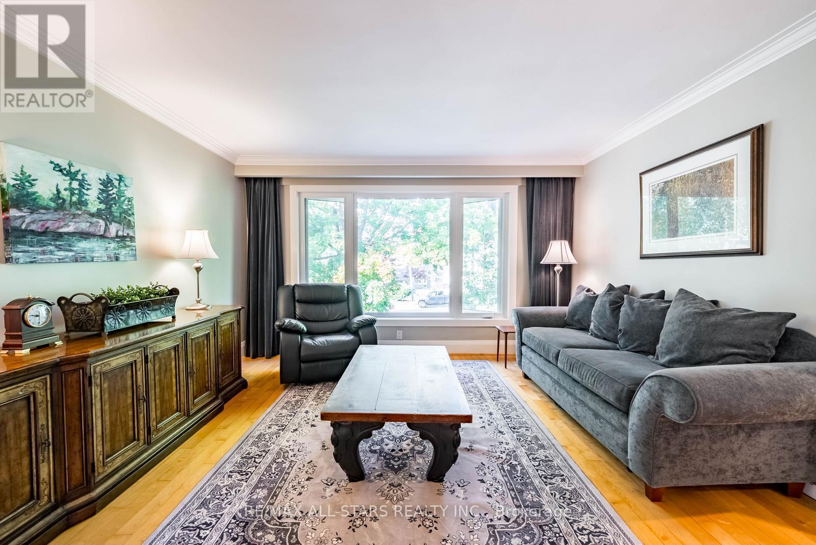 55 Larwood Boulevard, Toronto, ON - Indoor Photo Showing Living Room