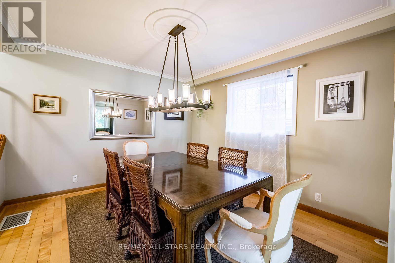 55 Larwood Boulevard, Toronto, ON - Indoor Photo Showing Dining Room