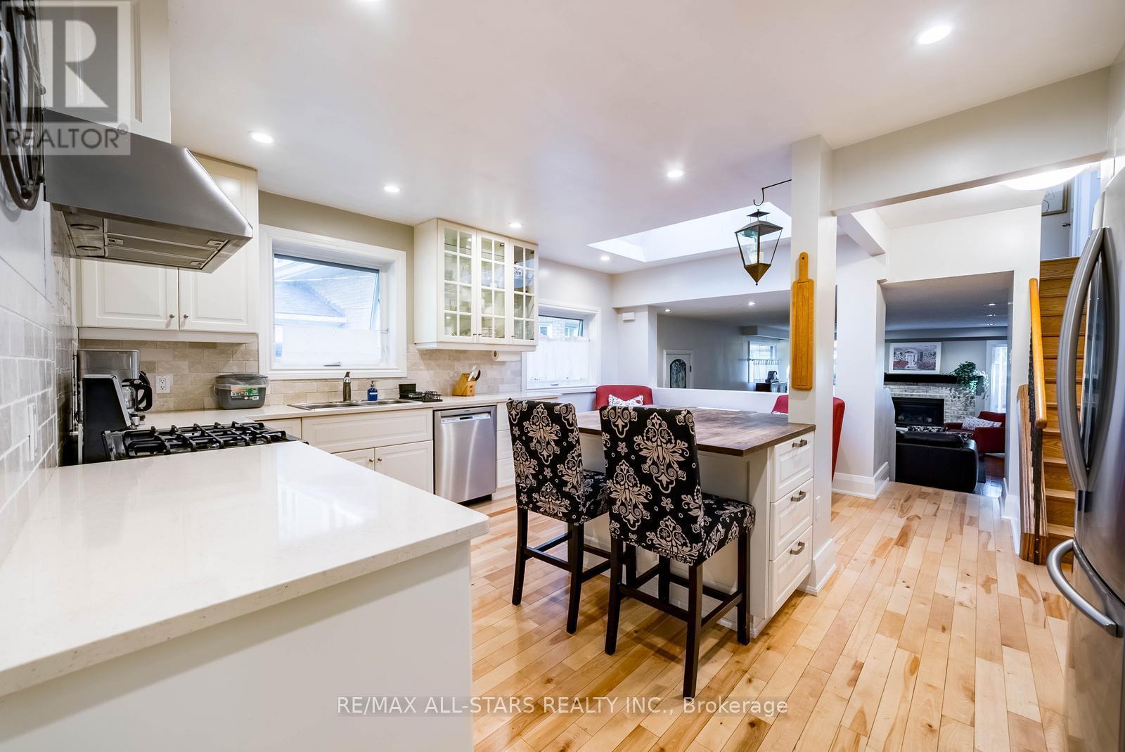 55 Larwood Boulevard, Toronto, ON - Indoor