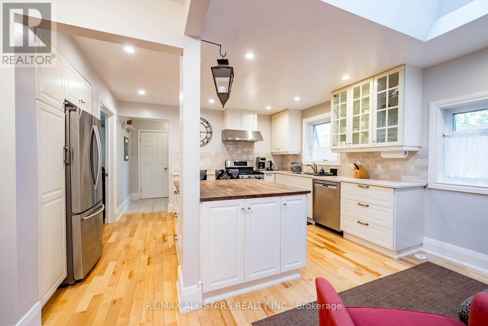 55 Larwood Boulevard, Toronto, ON - Indoor Photo Showing Kitchen