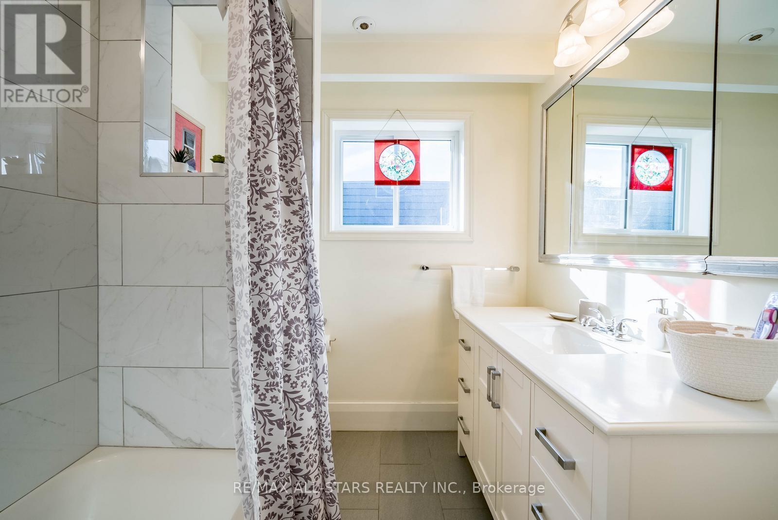 55 Larwood Boulevard, Toronto, ON - Indoor Photo Showing Bathroom
