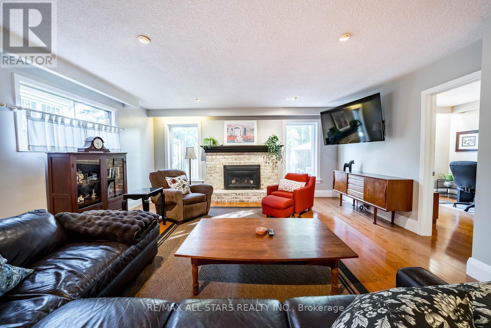 55 Larwood Boulevard, Toronto, ON - Indoor Photo Showing Living Room With Fireplace