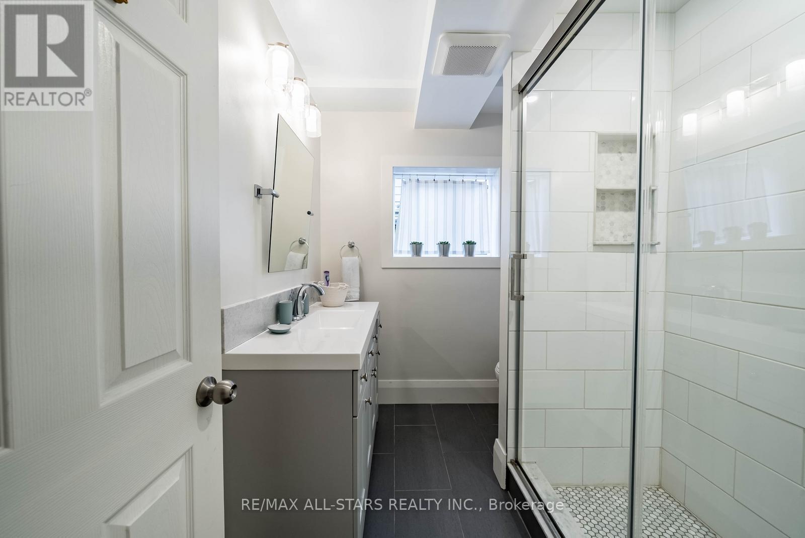 55 Larwood Boulevard, Toronto, ON - Indoor Photo Showing Bathroom