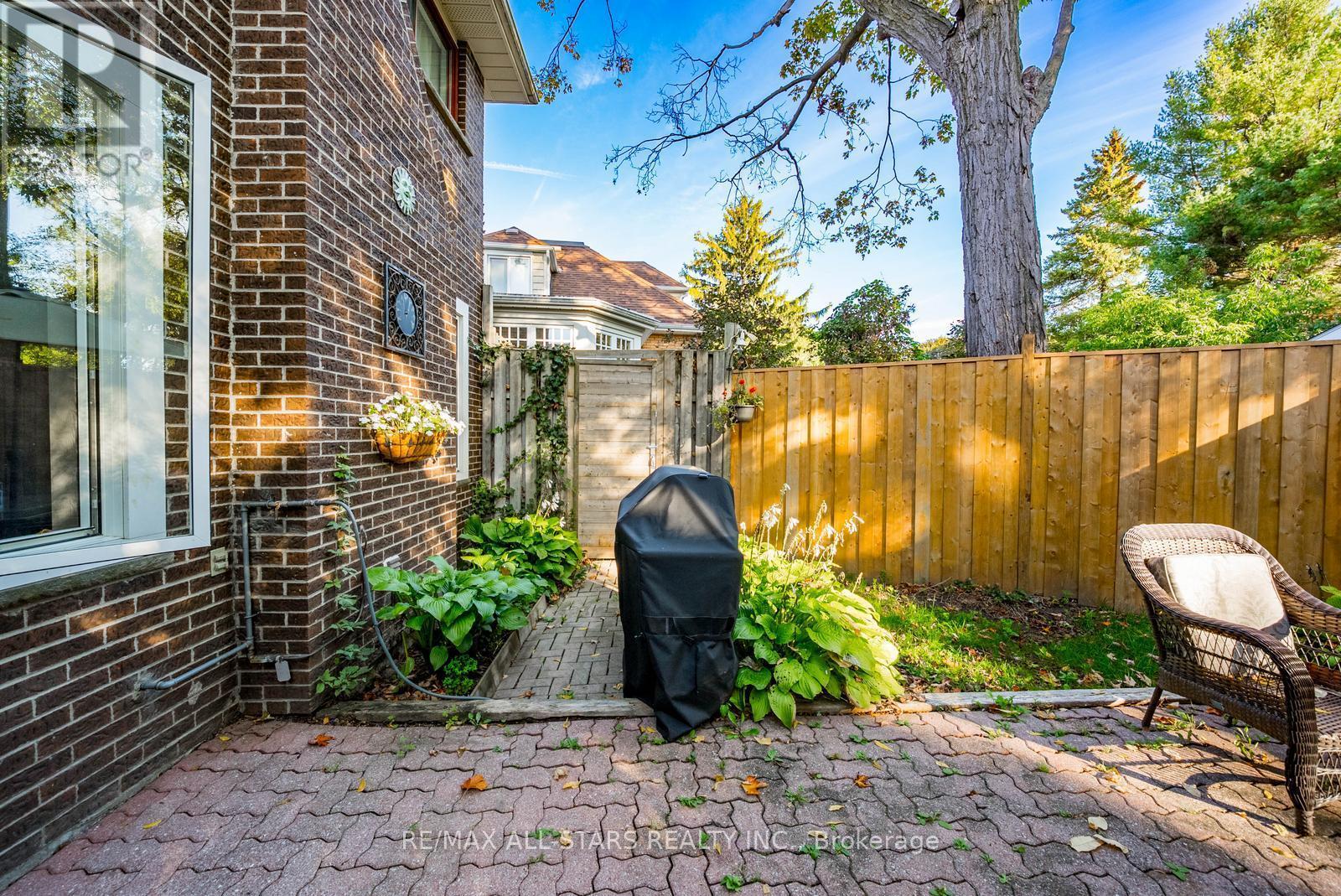 55 Larwood Boulevard, Toronto, ON - Outdoor