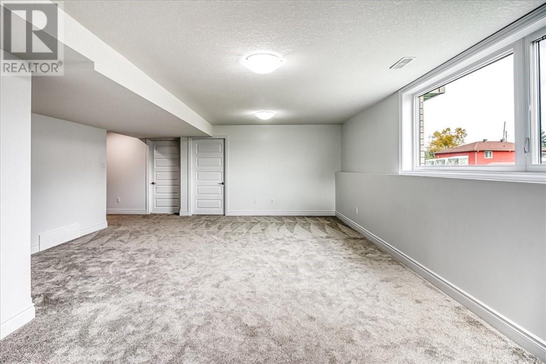 66 Meadowgreen Drive, Garson, ON - Indoor Photo Showing Other Room