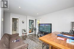 M/F Living Rm -