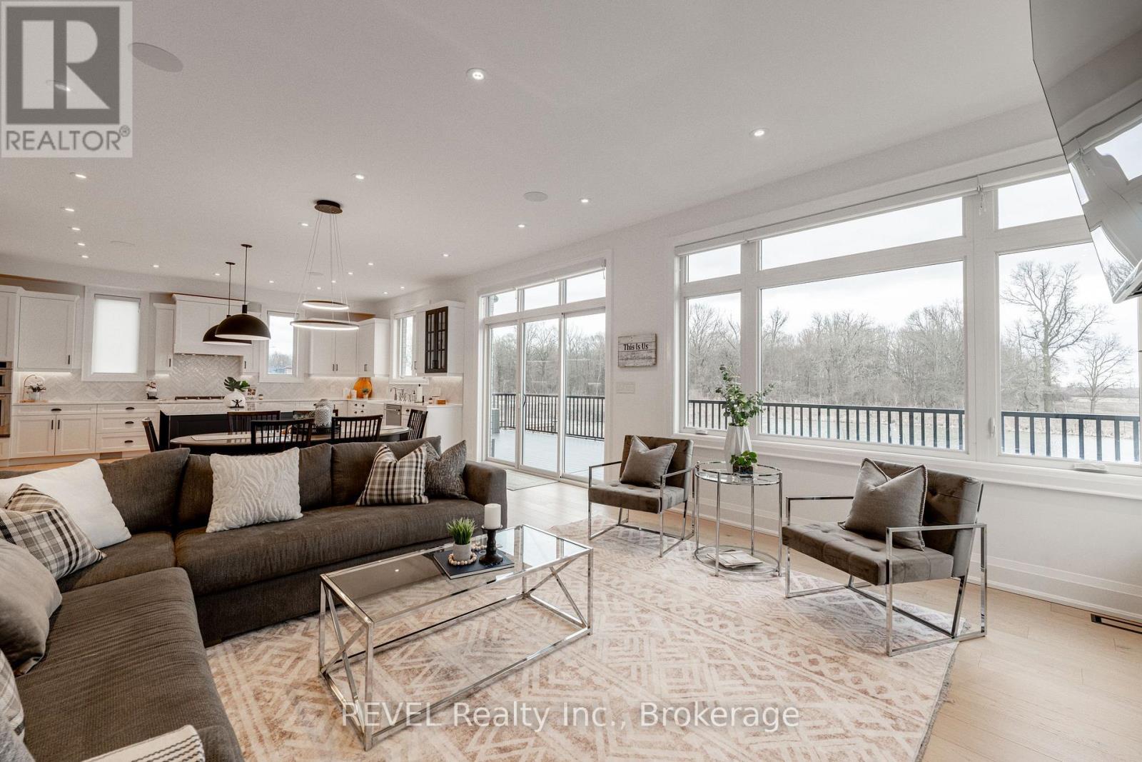 7515 Sherrilee Crescent, Niagara Falls (Brown), ON - Indoor Photo Showing Living Room