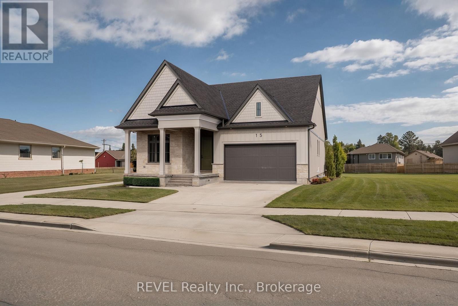 15 Oakley Drive, Niagara-On-The-Lake (Virgil), ON - Outdoor With Facade