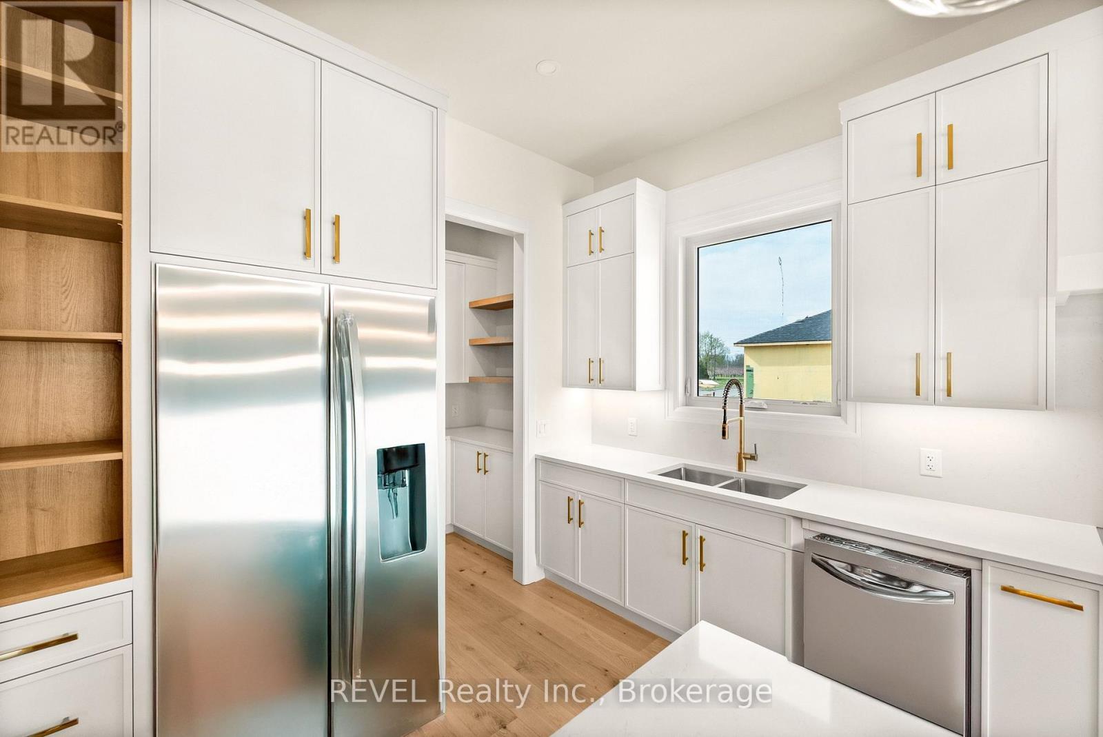 15 Oakley Drive, Niagara-On-The-Lake (Virgil), ON - Indoor Photo Showing Kitchen With Double Sink