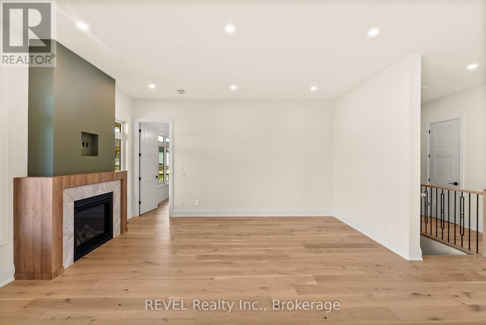 15 Oakley Drive, Niagara-On-The-Lake (Virgil), ON - Indoor Photo Showing Other Room With Fireplace