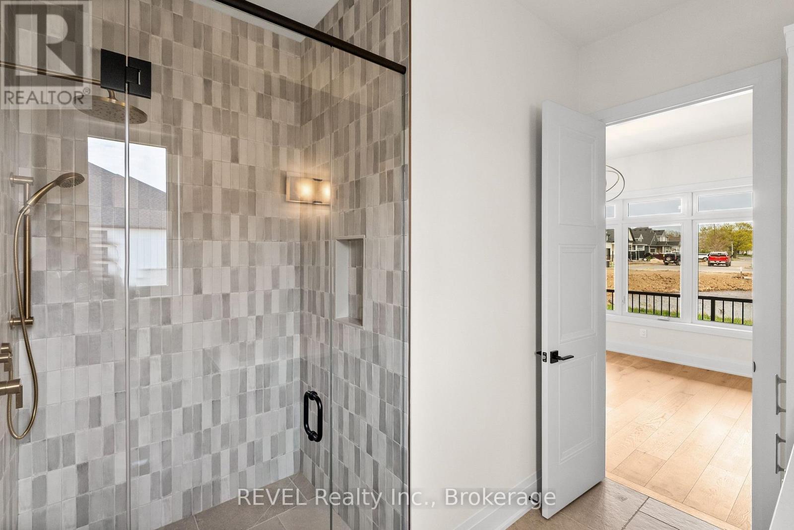 15 Oakley Drive, Niagara-On-The-Lake (Virgil), ON - Indoor Photo Showing Bathroom