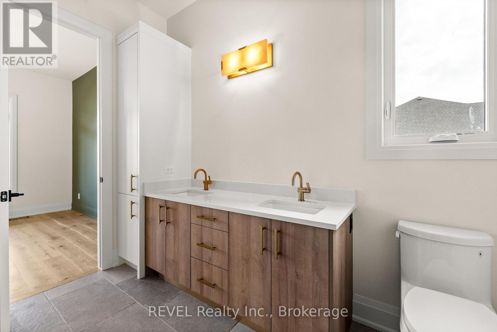15 Oakley Drive, Niagara-On-The-Lake (Virgil), ON - Indoor Photo Showing Bathroom