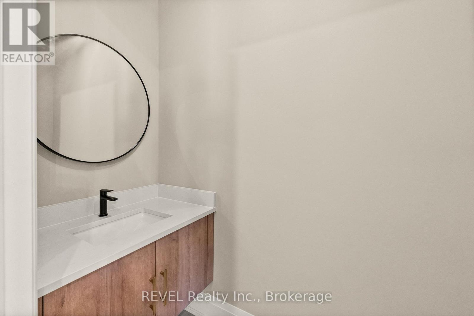 15 Oakley Drive, Niagara-On-The-Lake (Virgil), ON - Indoor Photo Showing Bathroom