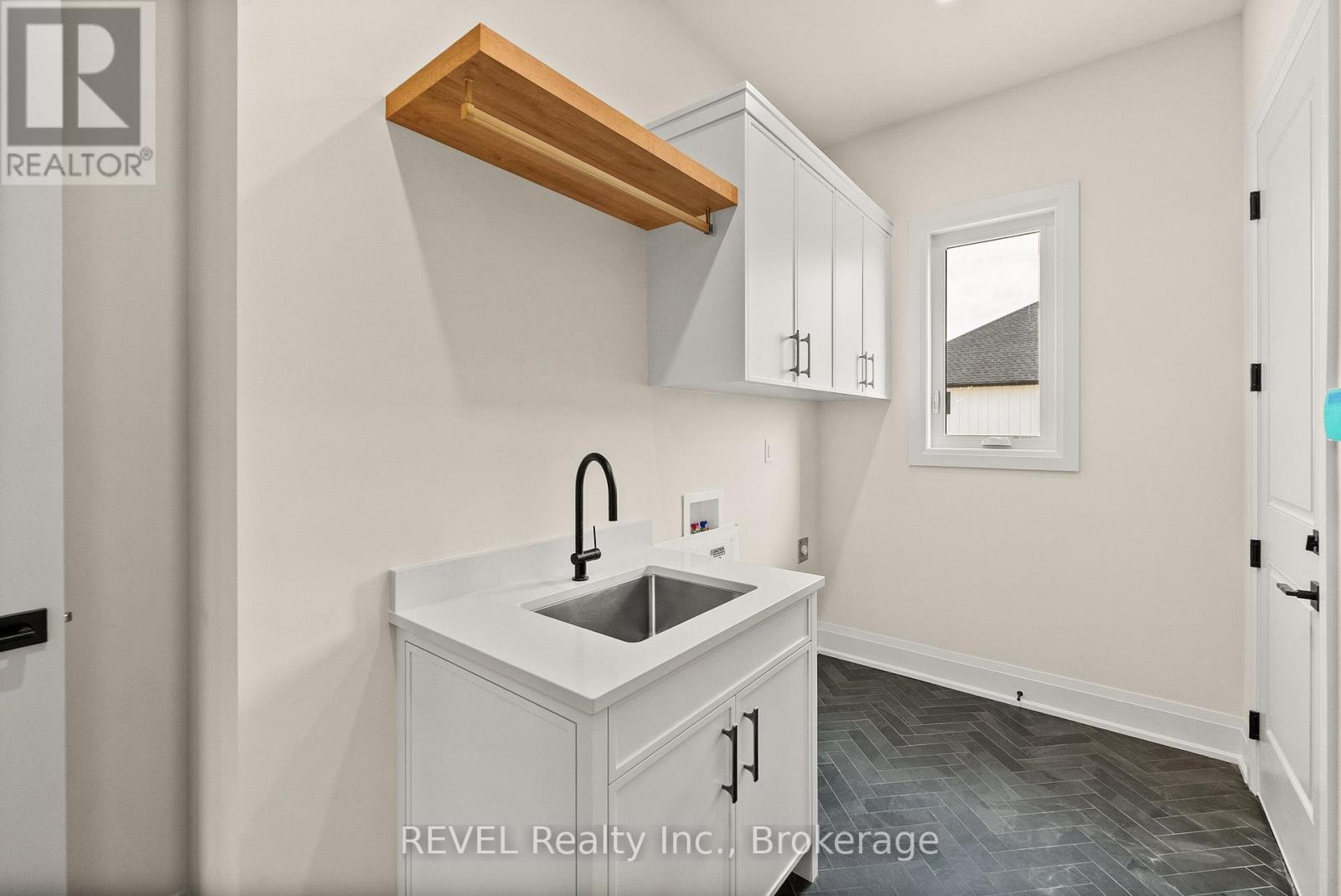 15 Oakley Drive, Niagara-On-The-Lake (Virgil), ON -