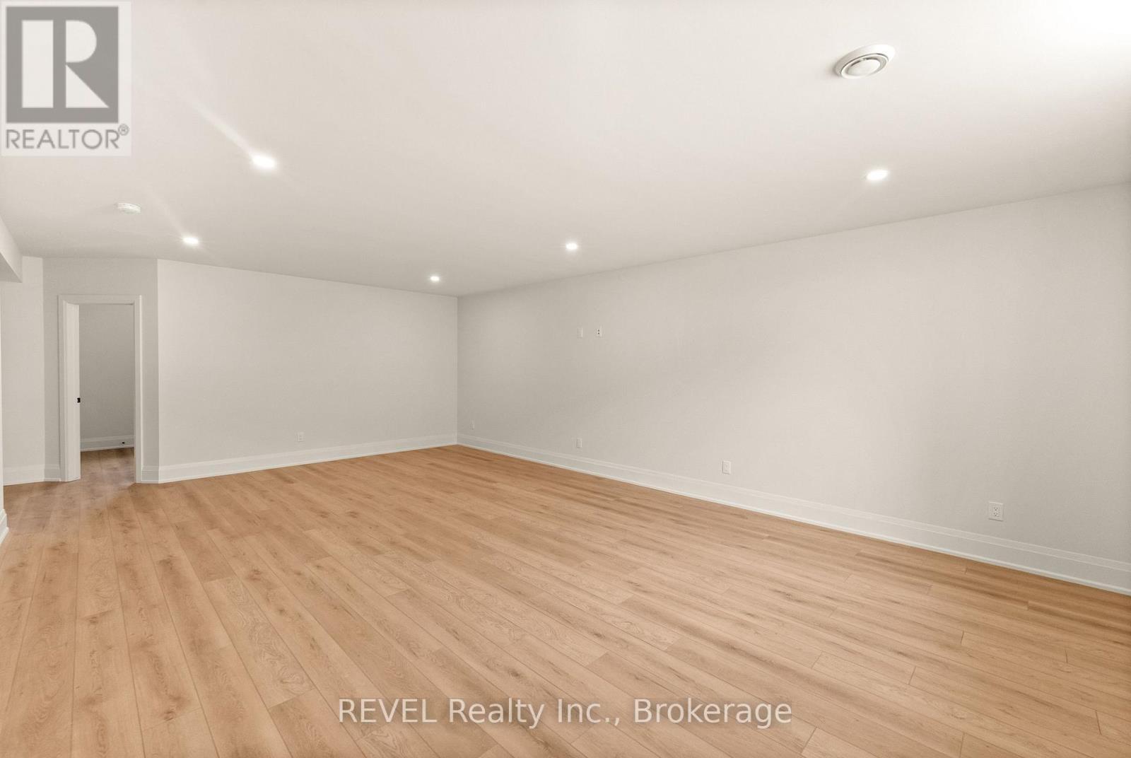 15 Oakley Drive, Niagara-On-The-Lake (Virgil), ON - Indoor Photo Showing Other Room