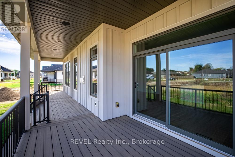 15 Oakley Drive, Niagara-On-The-Lake (Virgil), ON - Outdoor With Deck Patio Veranda With Exterior