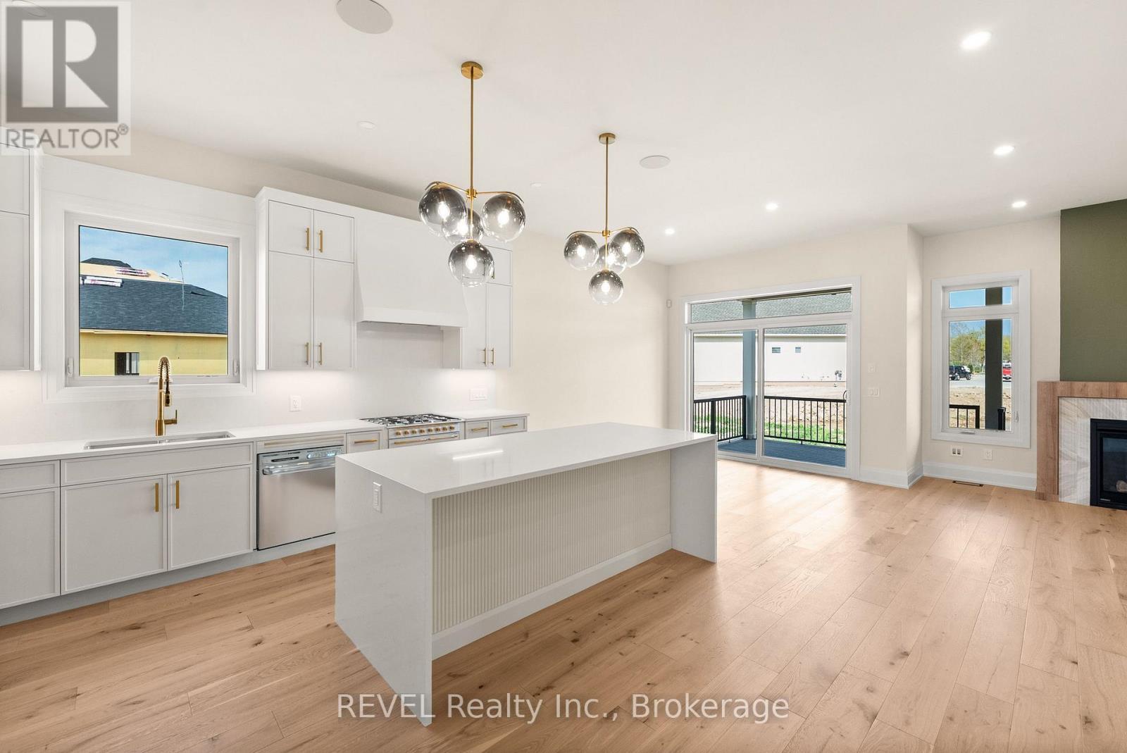 15 Oakley Drive, Niagara-On-The-Lake (Virgil), ON - Indoor Photo Showing Kitchen With Upgraded Kitchen