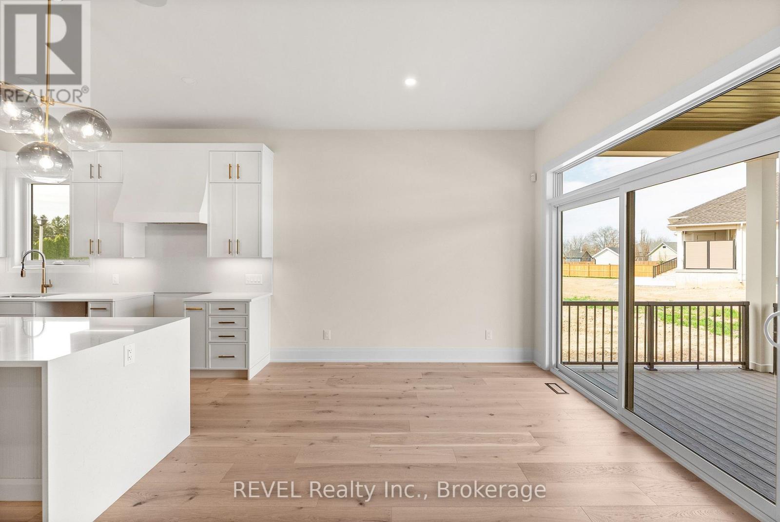 15 Oakley Drive, Niagara-On-The-Lake (Virgil), ON - Indoor Photo Showing Kitchen With Upgraded Kitchen