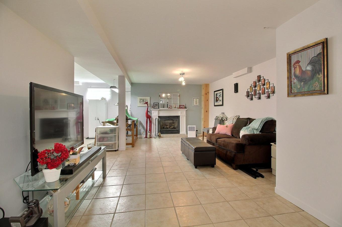 Family room - 1242 Rue Des Tourterelles, Magog, QC - Indoor Photo Showing Living Room With Fireplace