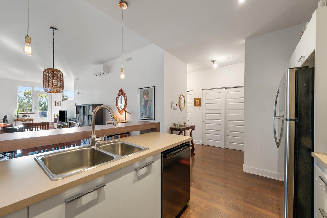 Cuisine - 313-2190 Rue Préfontaine, Montréal (Mercier/Hochelaga-Maisonneuve), QC - Indoor Photo Showing Kitchen With Double Sink
