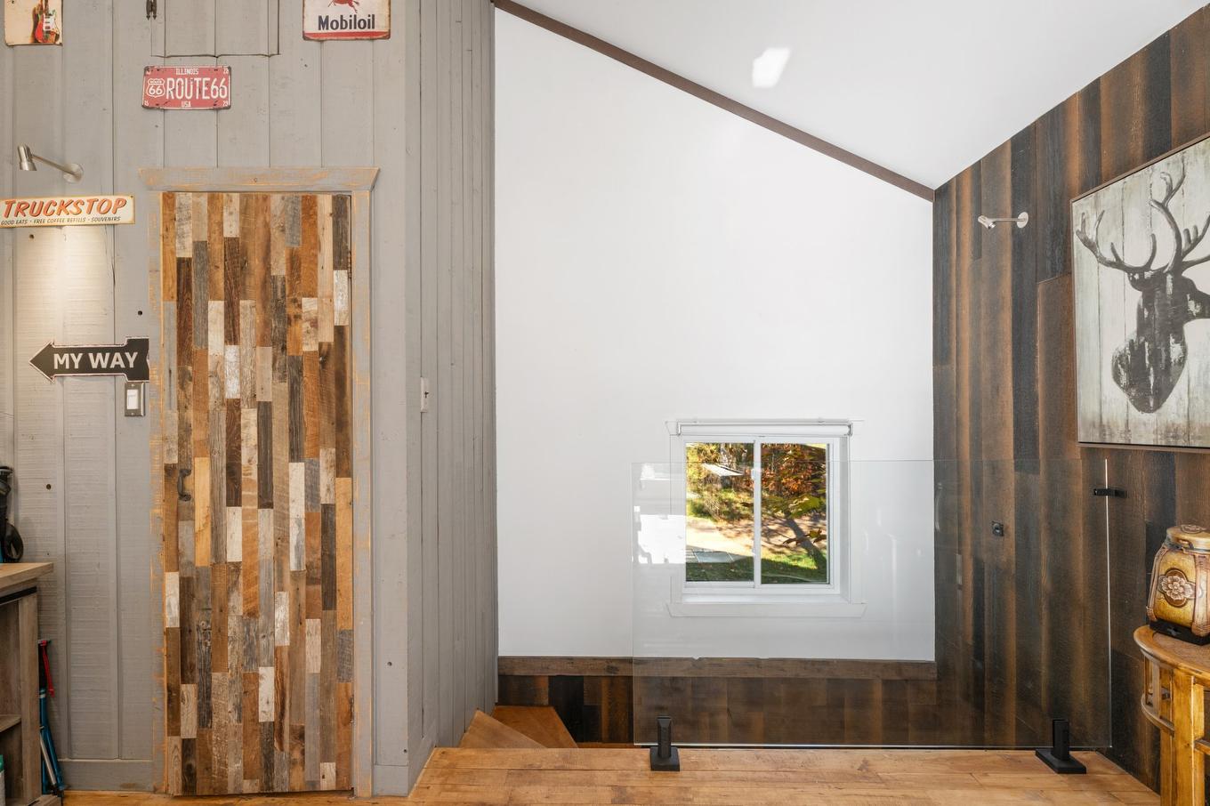 Escalier - 9 Rue Sabbagh, Morin-Heights, QC - Indoor Photo Showing Other Room