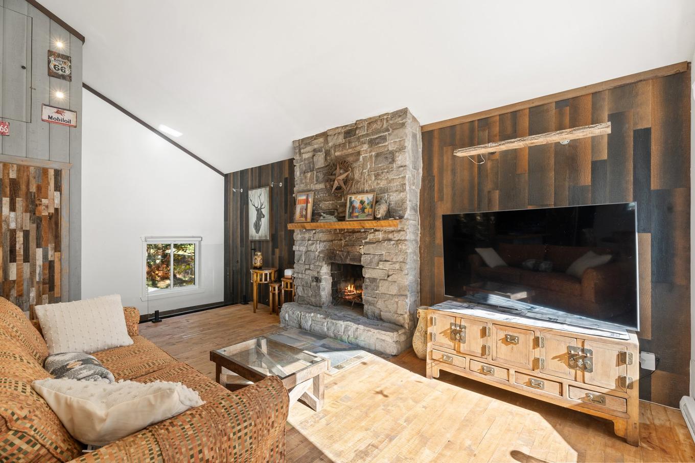 Salon - 9 Rue Sabbagh, Morin-Heights, QC - Indoor Photo Showing Living Room With Fireplace