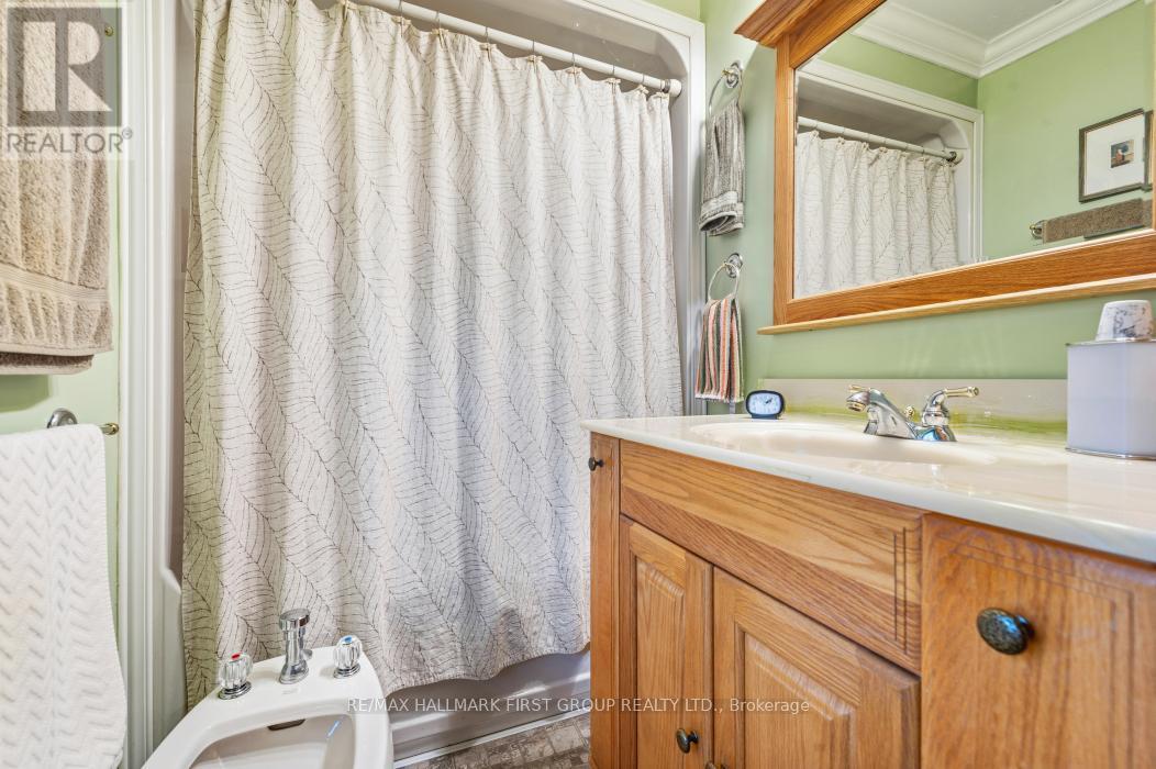 5pc Ensuite Bath - 74 Cottage Lane, Tweed (Elzevir (Twp)), ON - Indoor Photo Showing Bathroom