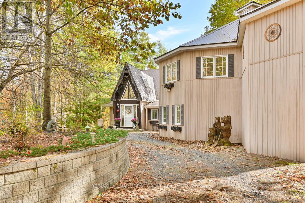 Large Circular Driveway - 74 Cottage Lane, Tweed (Elzevir (Twp)), ON - Outdoor