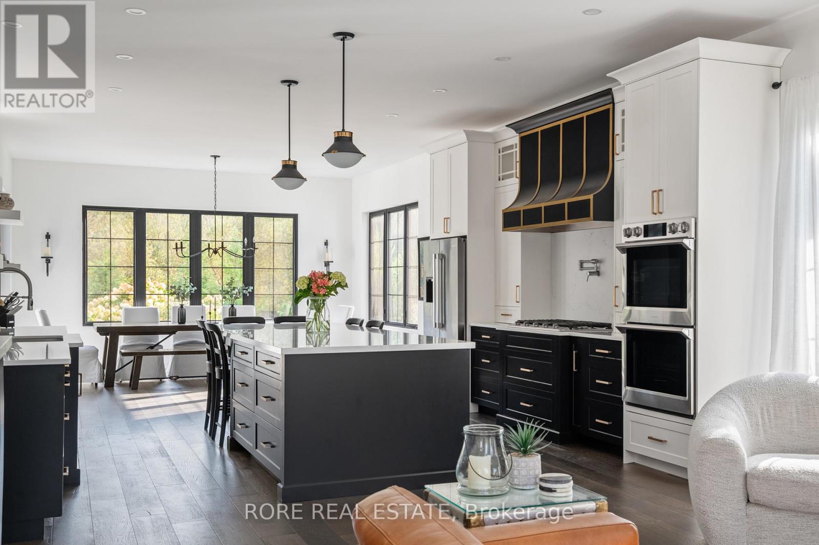2439 Garrison Road, Fort Erie (Ridgeway), ON - Indoor Photo Showing Kitchen With Upgraded Kitchen