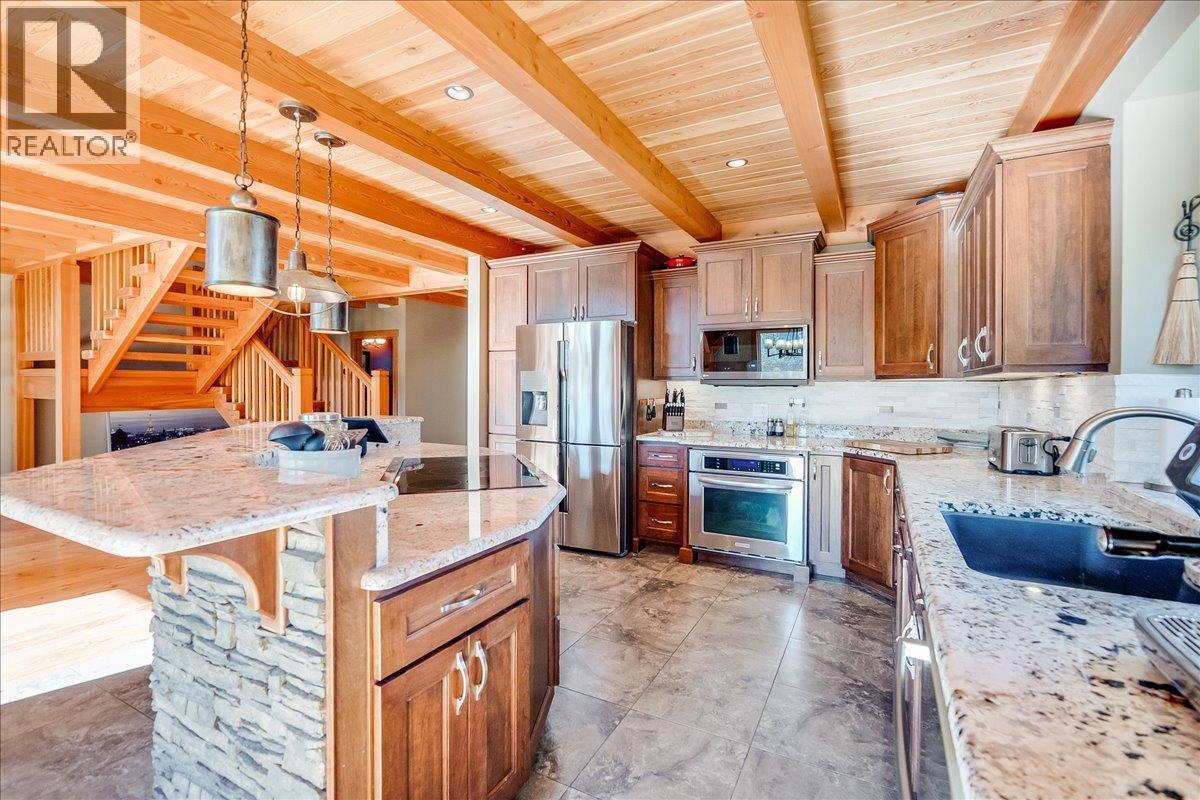 127 Grizzly Place, Castlegar, BC - Indoor Photo Showing Kitchen With Stainless Steel Kitchen