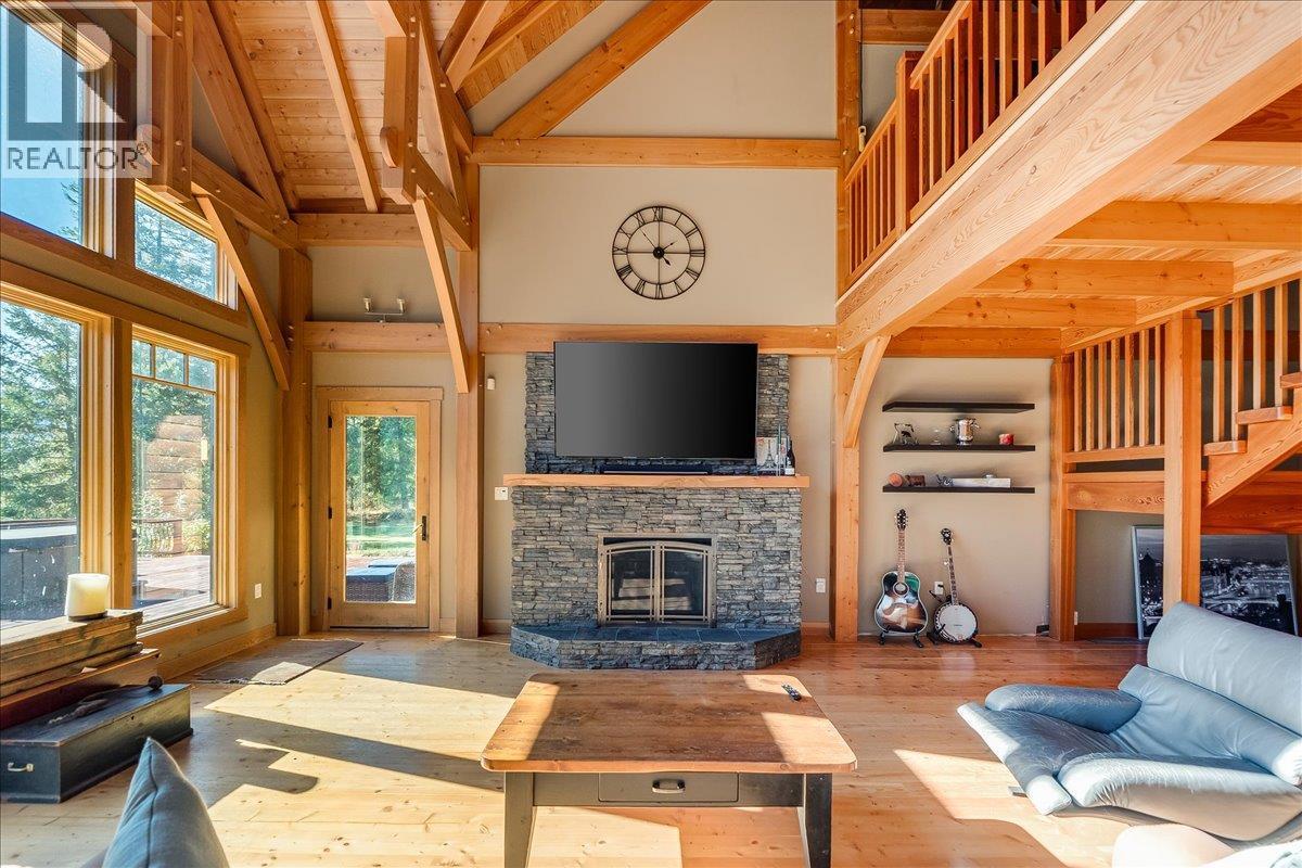 127 Grizzly Place, Castlegar, BC - Indoor Photo Showing Living Room With Fireplace