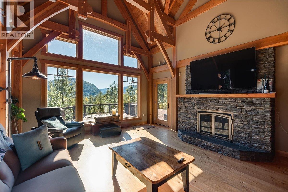 127 Grizzly Place, Castlegar, BC - Indoor Photo Showing Living Room With Fireplace