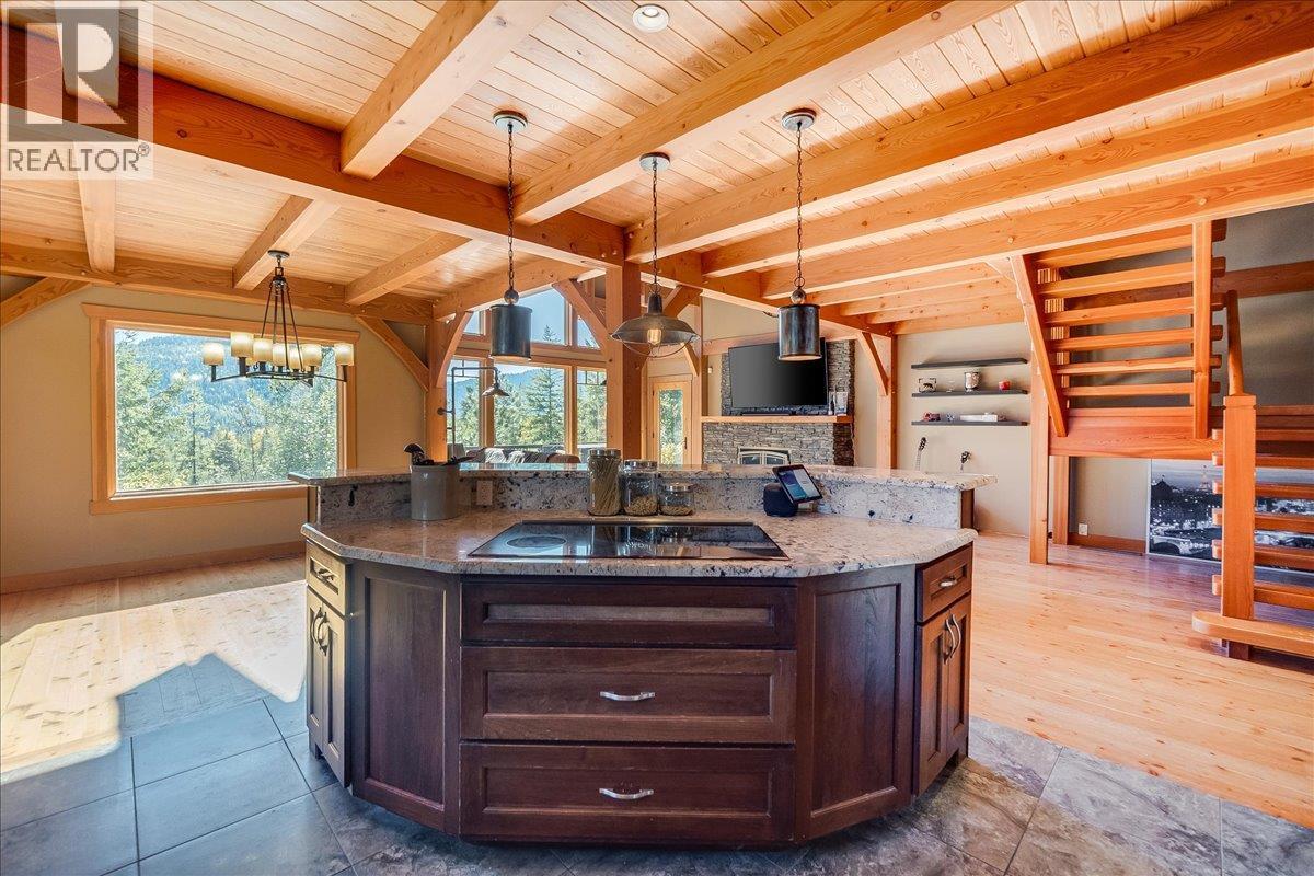 127 Grizzly Place, Castlegar, BC - Indoor Photo Showing Kitchen