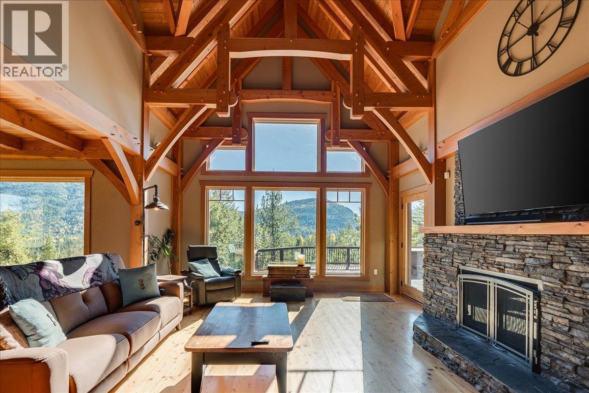 127 Grizzly Place, Castlegar, BC - Indoor Photo Showing Living Room With Fireplace