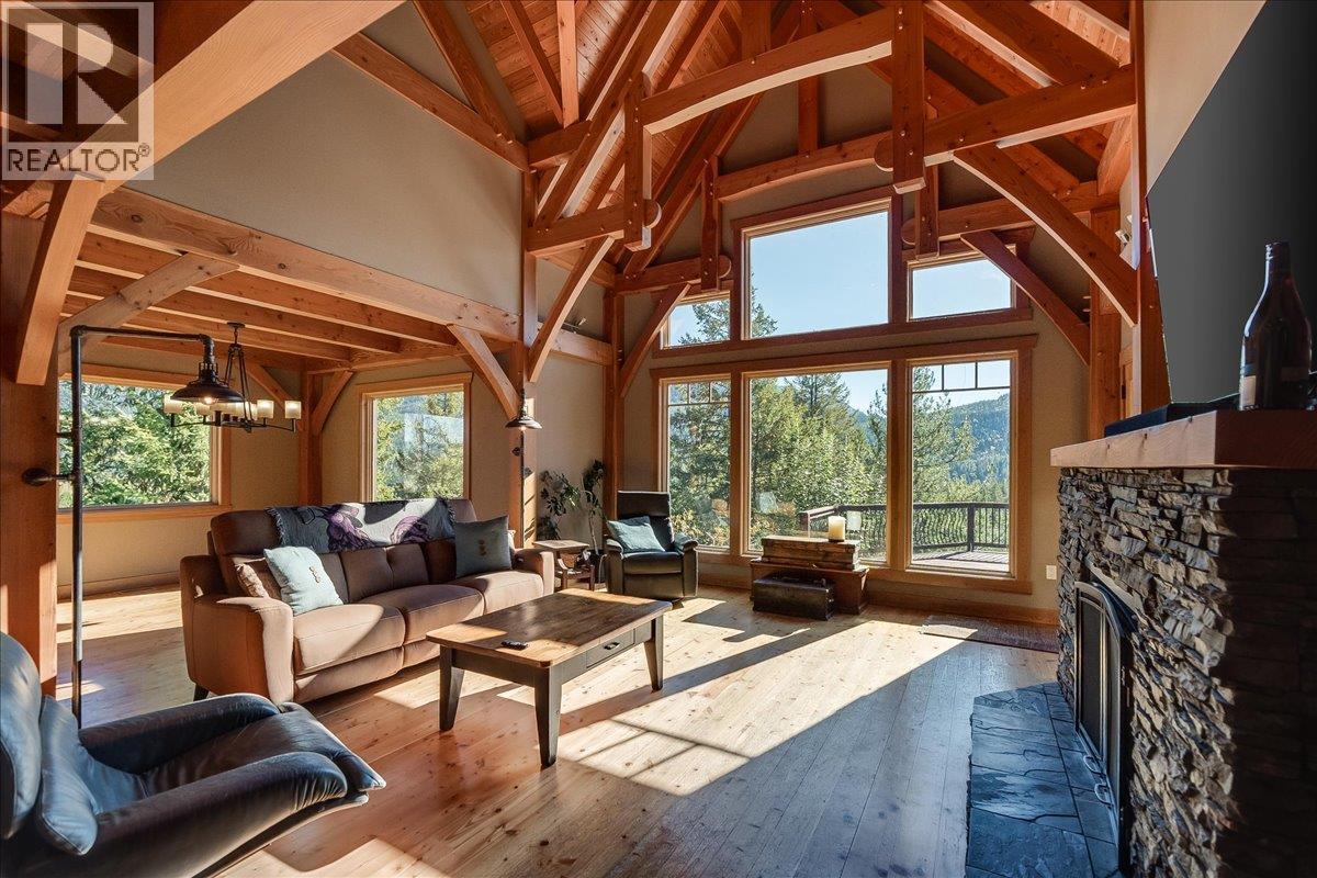 127 Grizzly Place, Castlegar, BC - Indoor Photo Showing Living Room With Fireplace