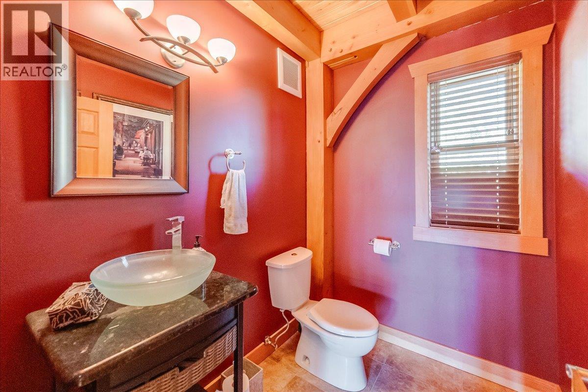 127 Grizzly Place, Castlegar, BC - Indoor Photo Showing Bathroom