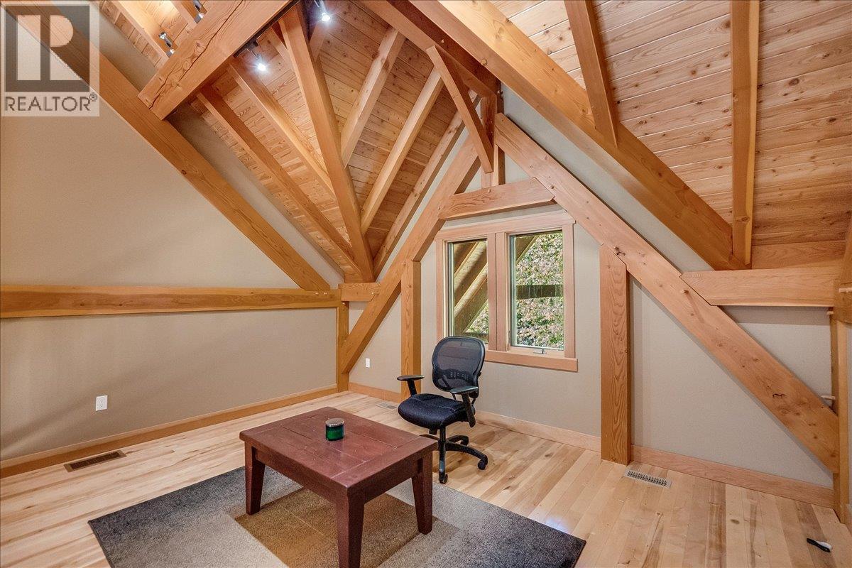 127 Grizzly Place, Castlegar, BC - Indoor Photo Showing Other Room