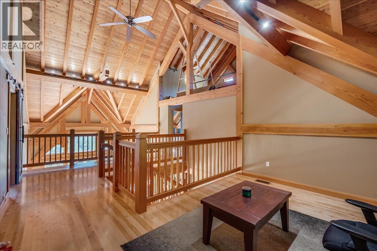 127 Grizzly Place, Castlegar, BC - Indoor Photo Showing Other Room