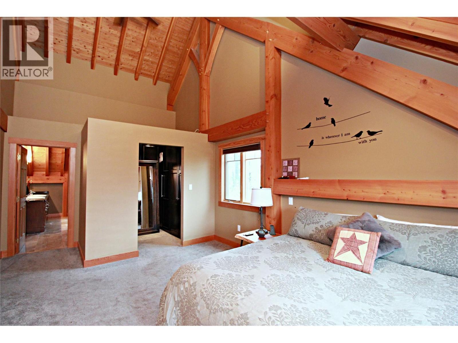 127 Grizzly Place, Castlegar, BC - Indoor Photo Showing Bedroom