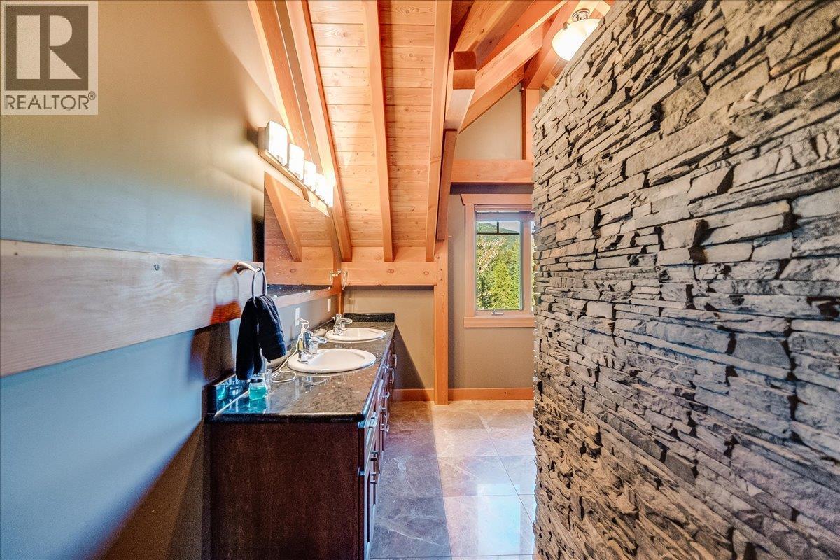 127 Grizzly Place, Castlegar, BC - Indoor Photo Showing Bathroom