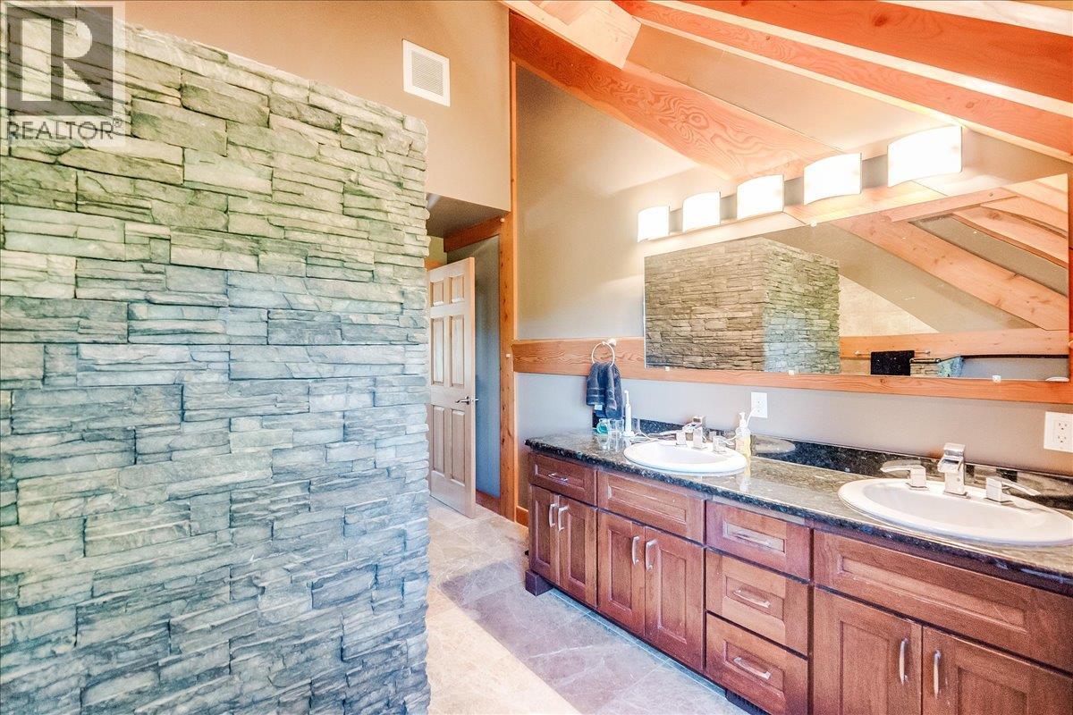 127 Grizzly Place, Castlegar, BC - Indoor Photo Showing Bathroom