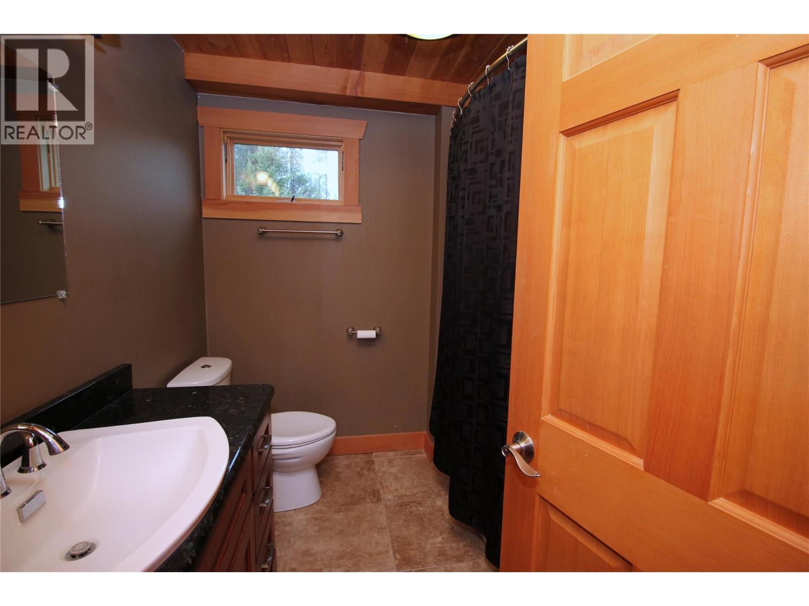 127 Grizzly Place, Castlegar, BC - Indoor Photo Showing Bathroom