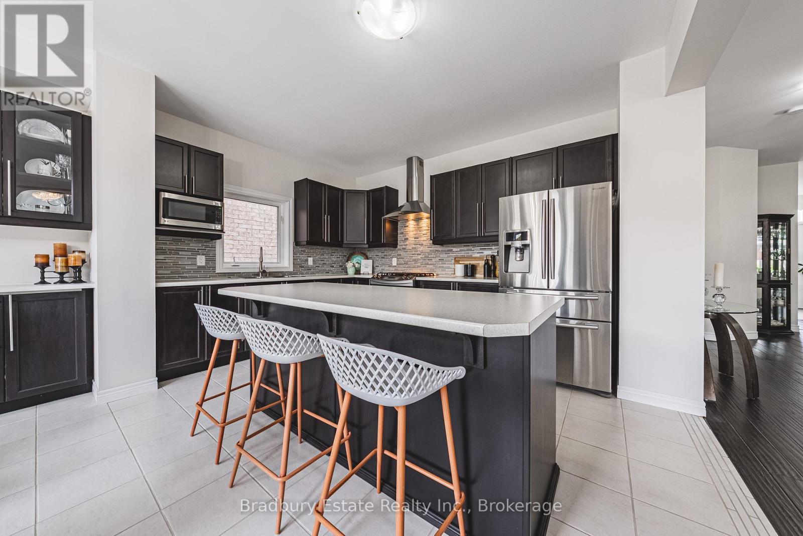 11 Weathering Heights, Hamilton (Stoney Creek Mountain), ON - Indoor Photo Showing Kitchen With Upgraded Kitchen